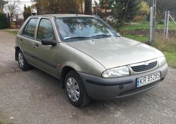 Zamek klapy tylnej Mazda 121 I